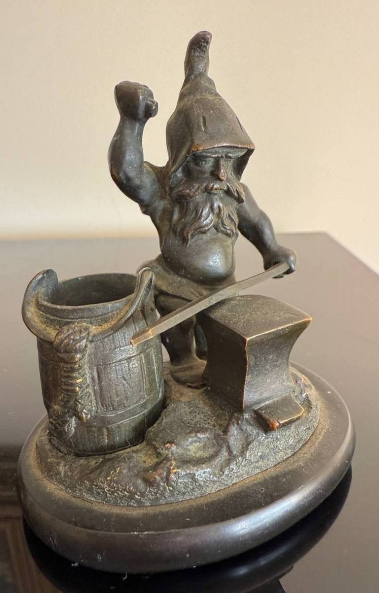 PYROGÈNE AU NAIN FORGERON EPREUVE EN BRONZE À PATINE BRUN NUANCÉ-photo-2