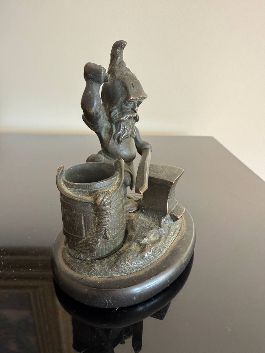 PYROGÈNE AU NAIN FORGERON EPREUVE EN BRONZE À PATINE BRUN NUANCÉ-photo-3