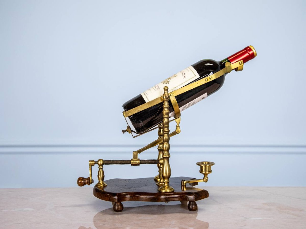 DECANTEUR à vin en laiton, bronze . socle en bois-photo-4