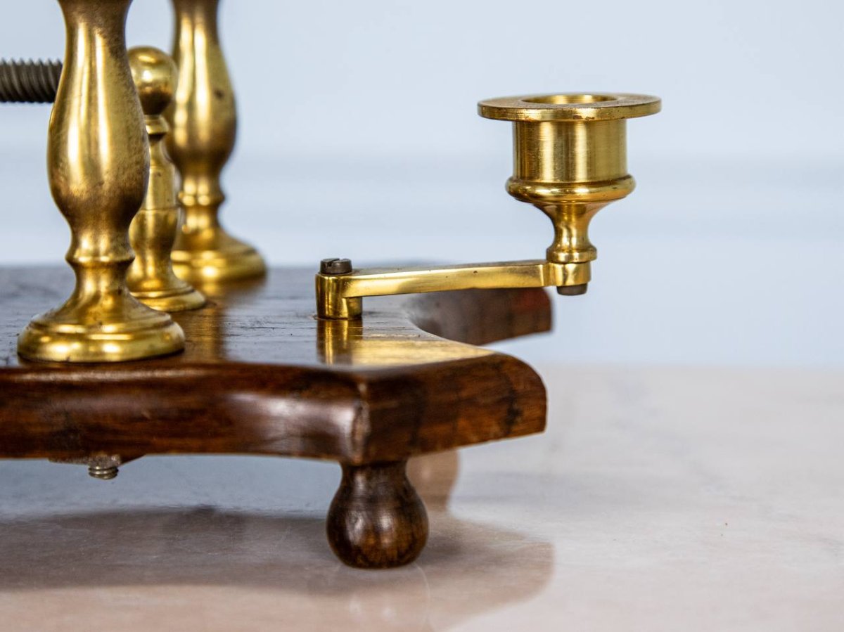 DECANTEUR à vin en laiton, bronze . socle en bois-photo-2
