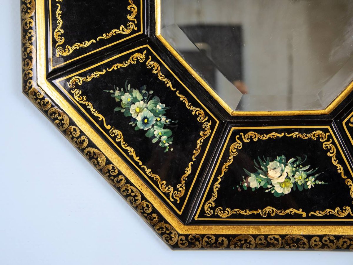 Miroir laqué noir avec fleurs peintes à la main , polychrome et doré.-photo-2