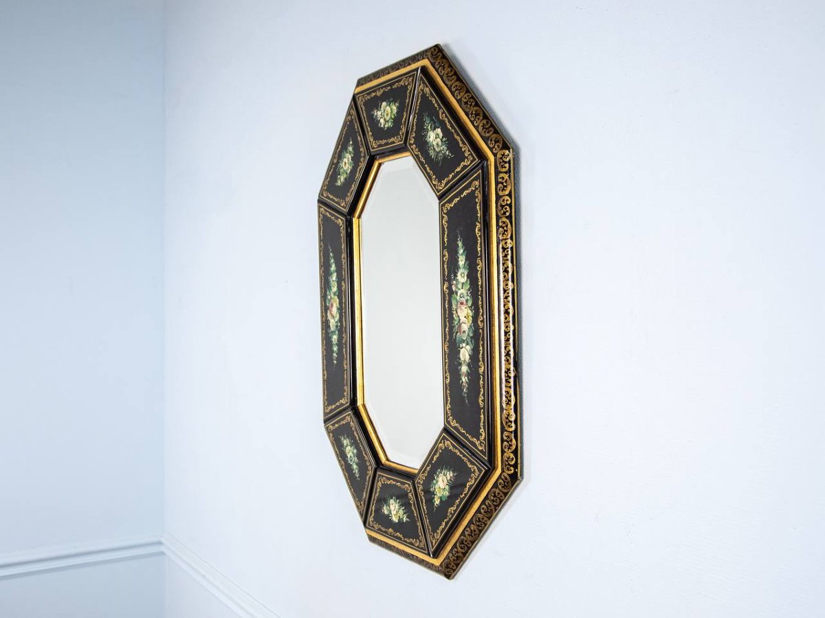 Miroir laqué noir avec fleurs peintes à la main , polychrome et doré.-photo-1