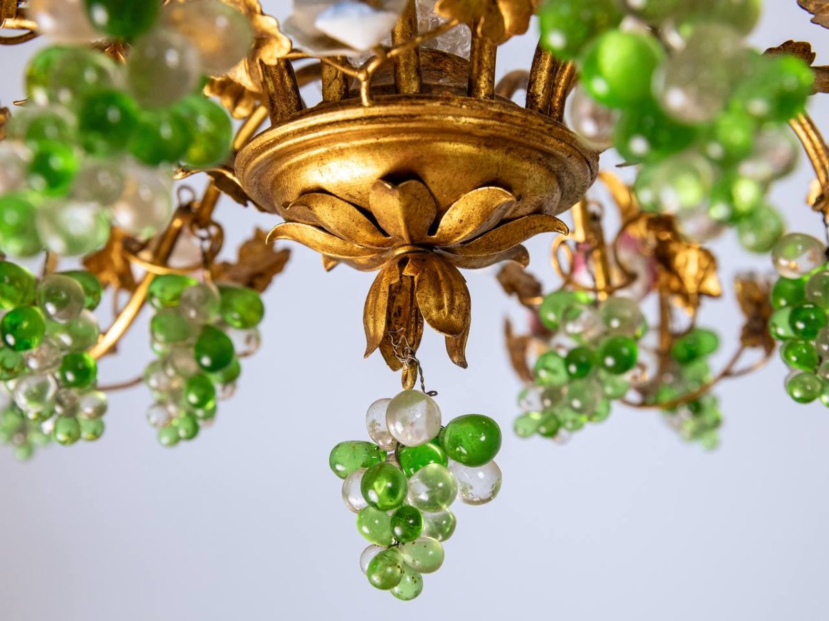 Lustre italien Louis XV,en tôle,métal doré,porcelaine,cristal et pampilles de grappes de raisin-photo-3