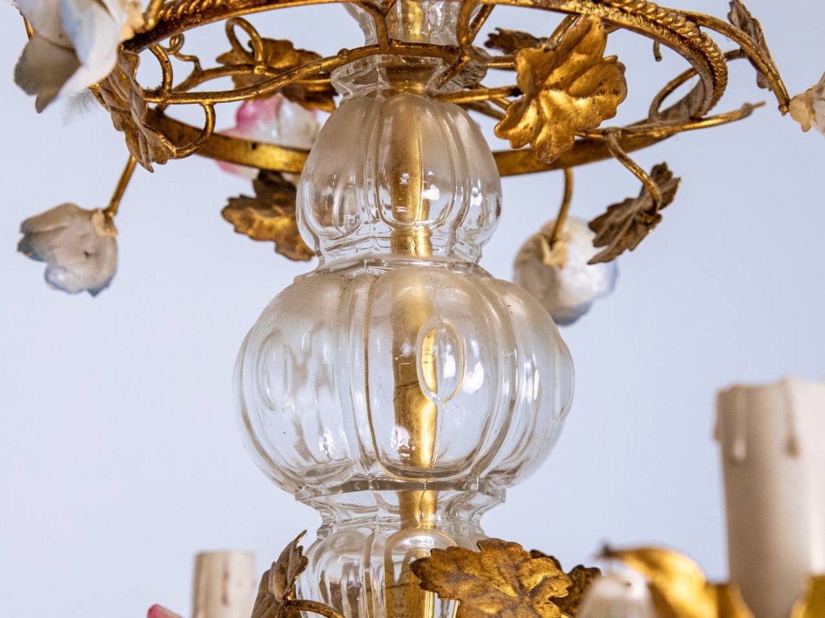 Lustre italien Louis XV,en tôle,métal doré,porcelaine,cristal et pampilles de grappes de raisin-photo-5