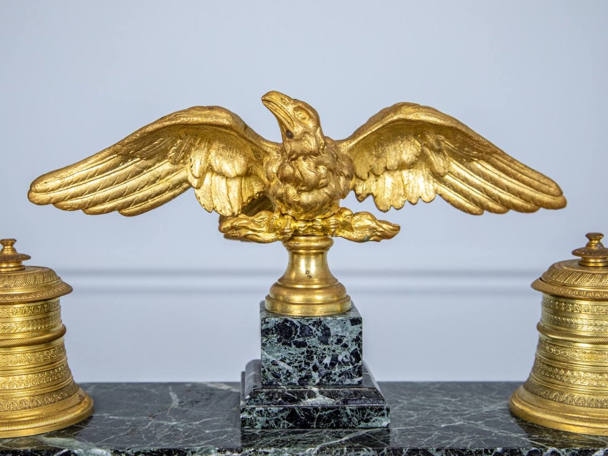 ENCRIER EN MARBRE ET BRONZE À DÉCOR D’AIGLE AUX AILES DÉPLOYÉES.-photo-4