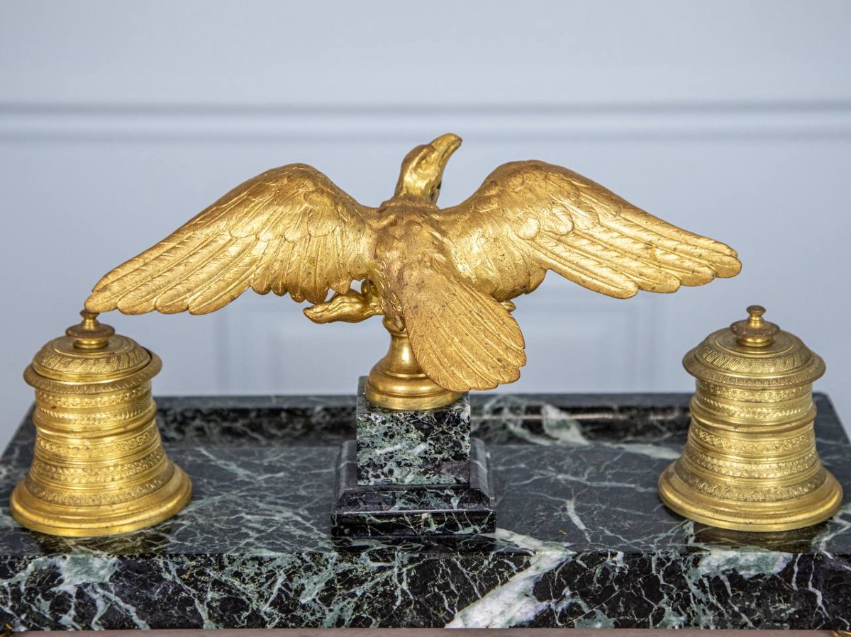 ENCRIER EN MARBRE ET BRONZE À DÉCOR D’AIGLE AUX AILES DÉPLOYÉES.-photo-8