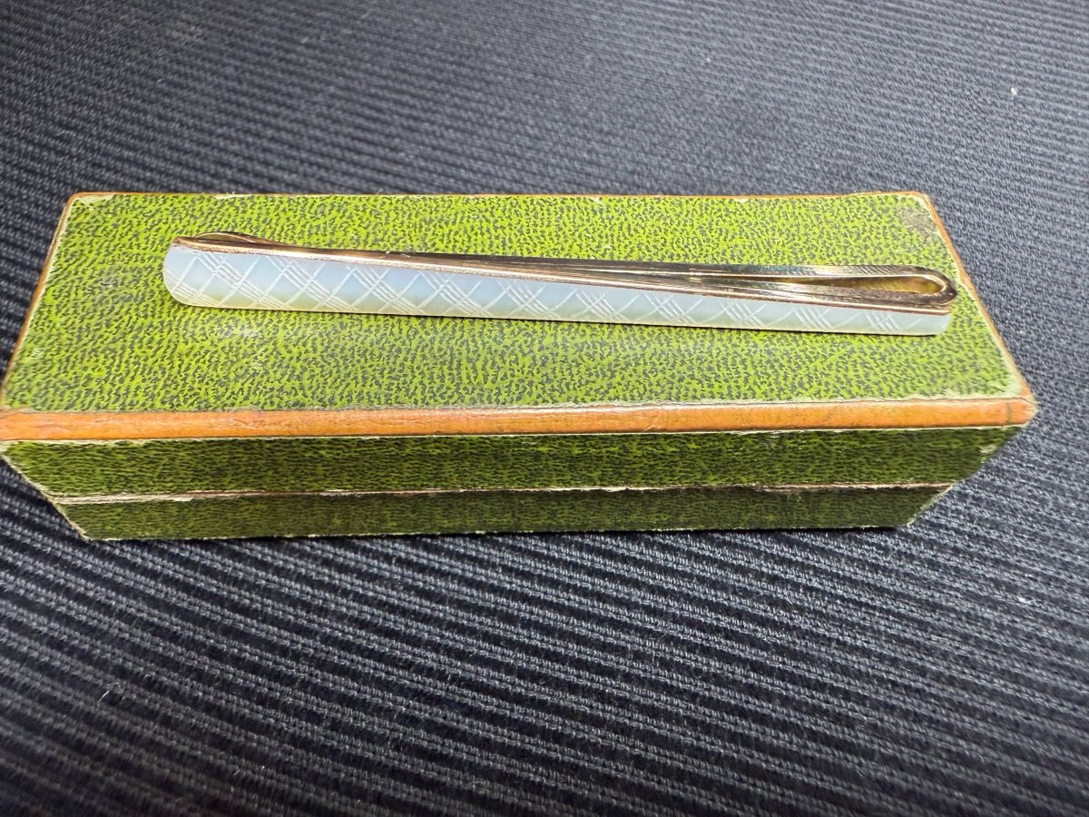 Gold-plated Mother-of-pearl Tie Clip-photo-1