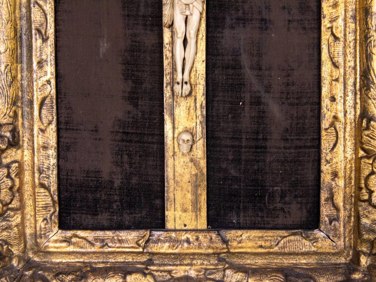 Crucifix In Its Original Frame - Ivory, Wood-photo-3