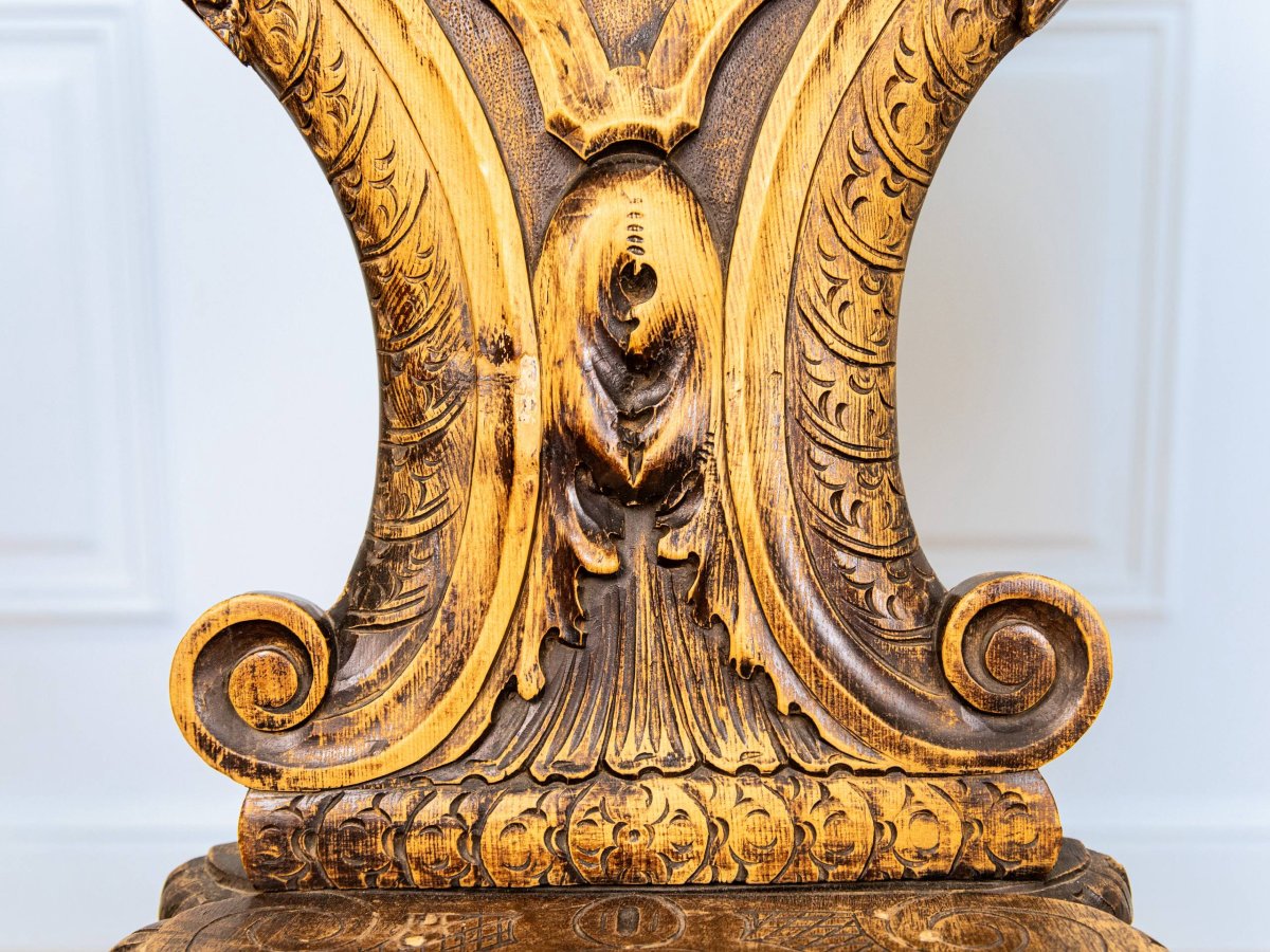 Chaises Sgabello Renaissance, ornées de chérubins ailés, de mascarons et de griffons.-photo-1