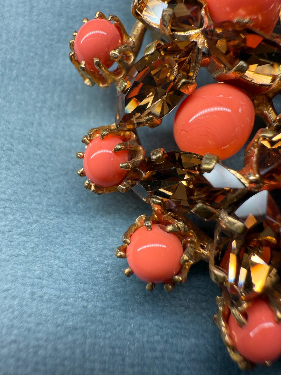 Broche en verre d'art corail et strass-photo-4