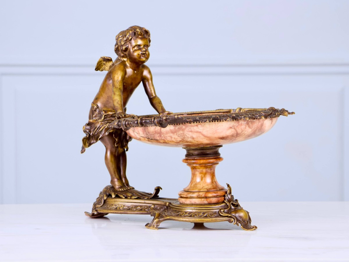 Centre de table , vase Napoléon III en bronze patiné, onyx