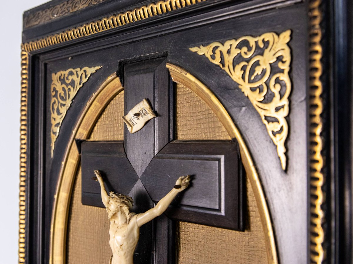 Crucifix dans son cadre d'époque -Ivoire, Bois-photo-3