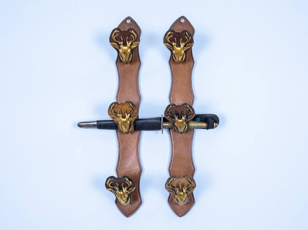 Présentoir mural pour armes avec crochets en cerf.-photo-3