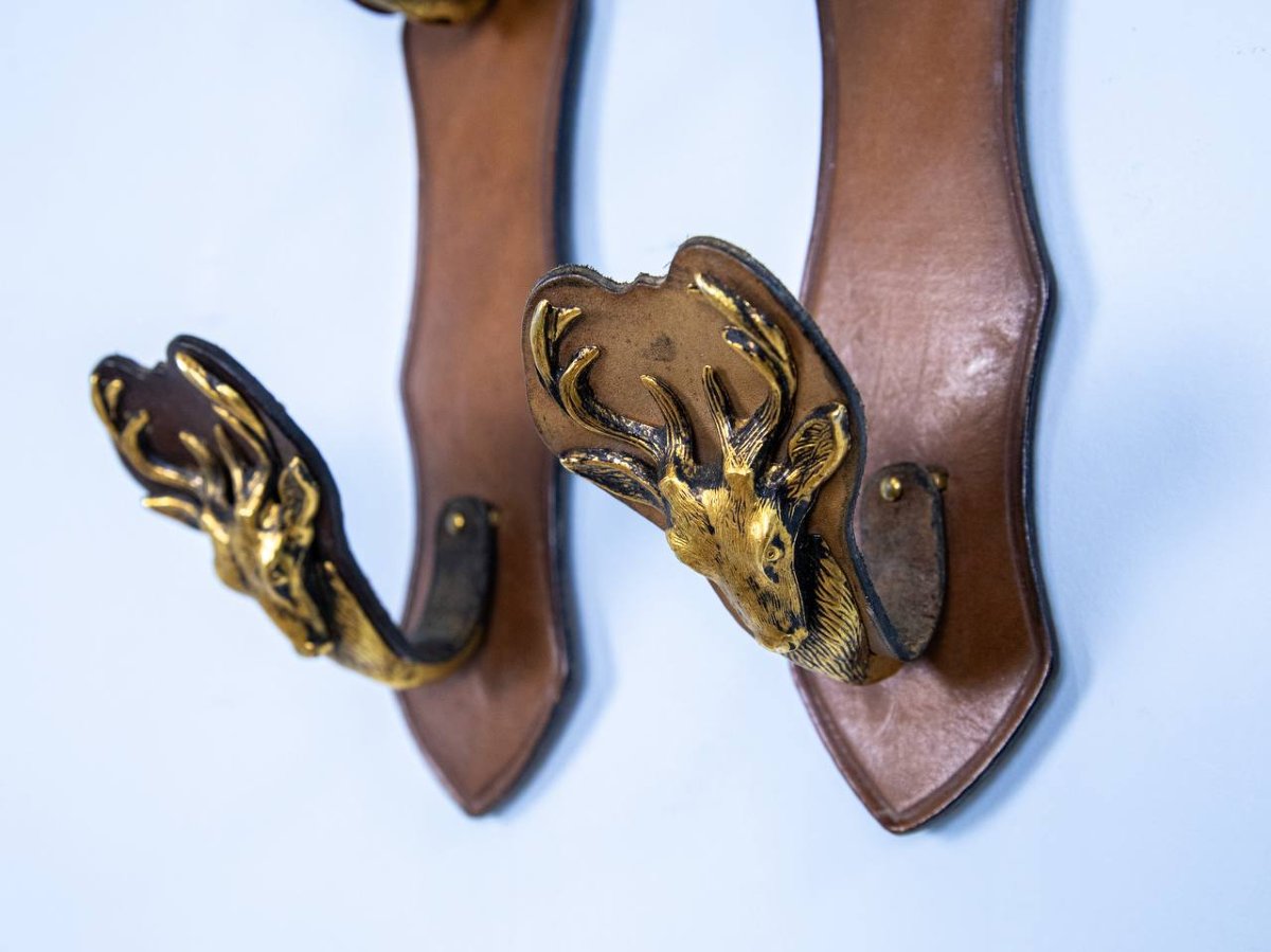 Présentoir mural pour armes avec crochets en cerf.-photo-1