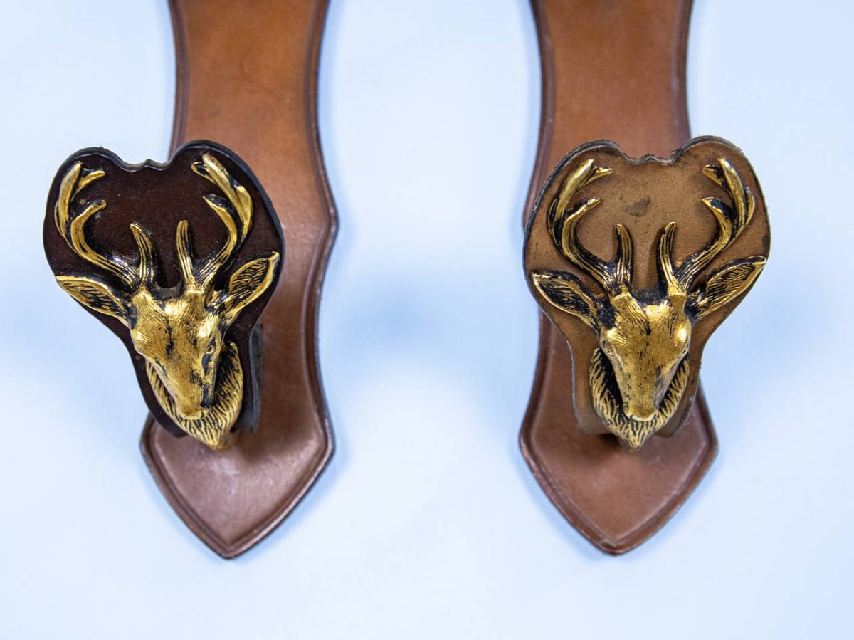 Présentoir mural pour armes avec crochets en cerf.-photo-2