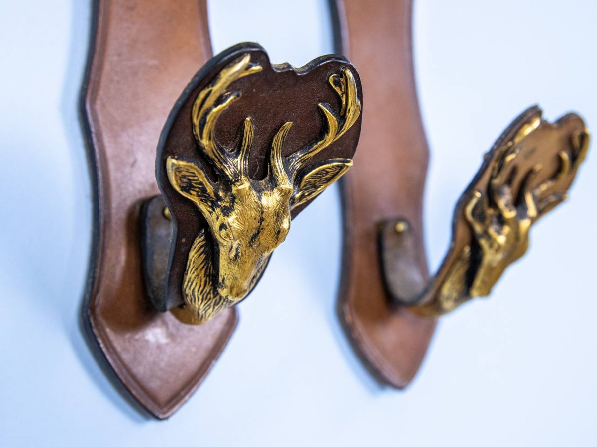 Présentoir mural pour armes avec crochets en cerf.-photo-5