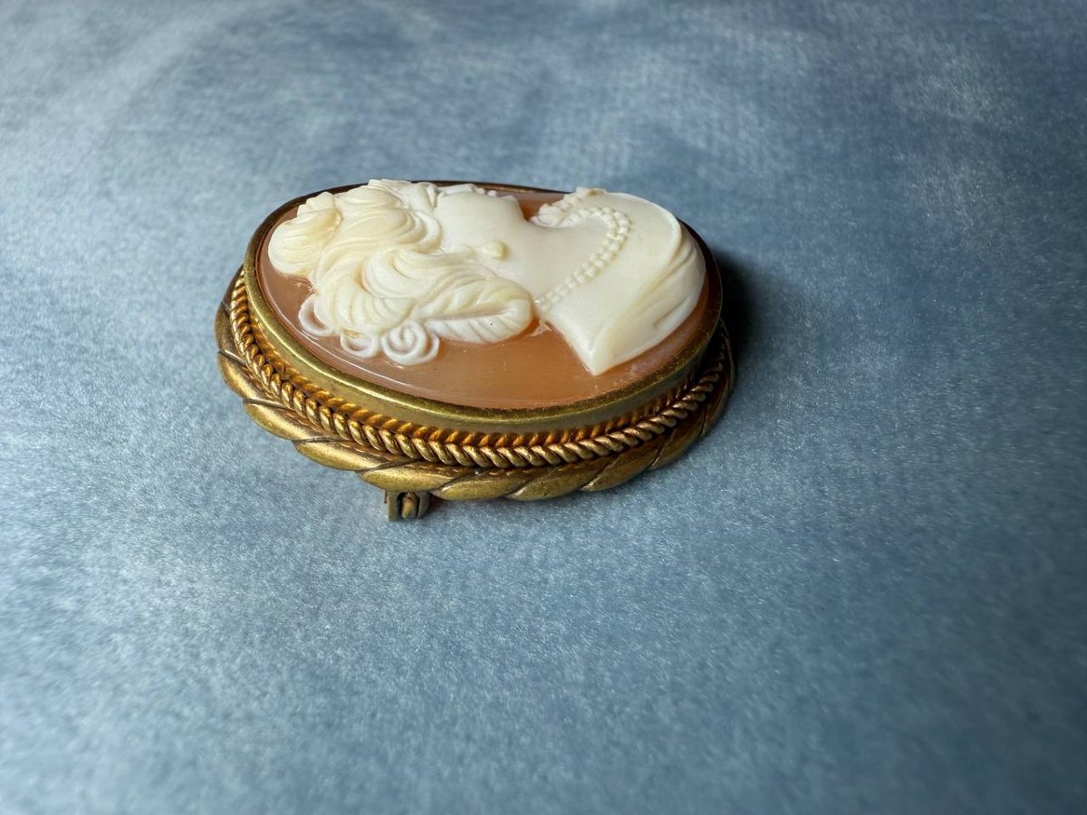 Small Shell Cameo Brooch Pendant-photo-1