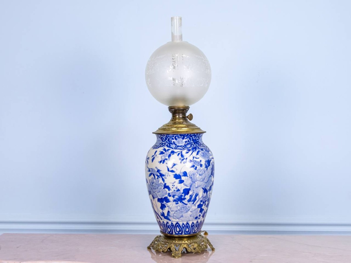 Lampe à pétrole, bleue et blanche du Japon de la période Meiji