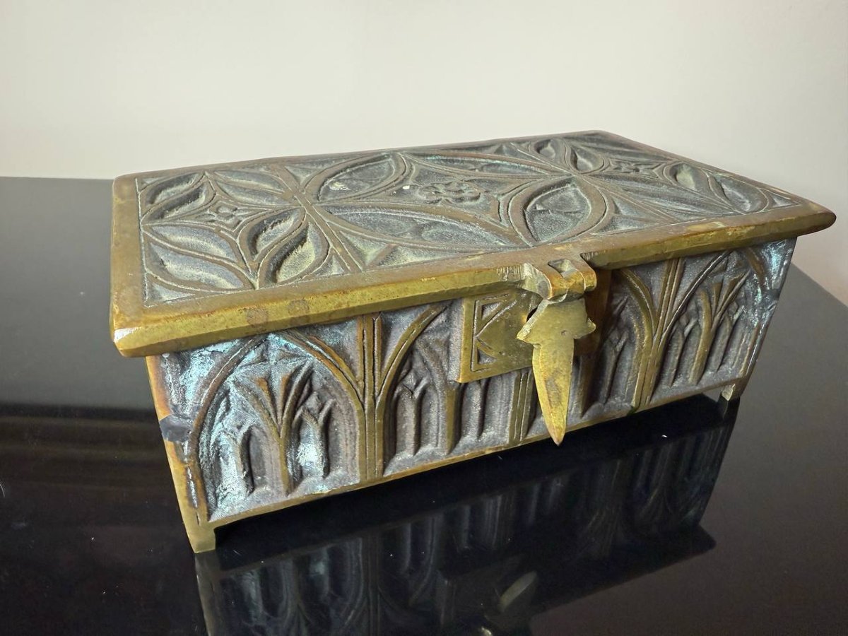 Boîte en bronze de style néo-gothique circa 1900-photo-2