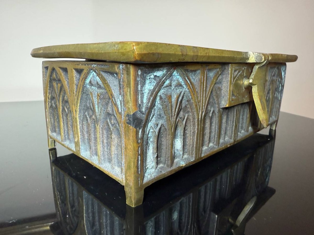 Boîte en bronze de style néo-gothique circa 1900-photo-4