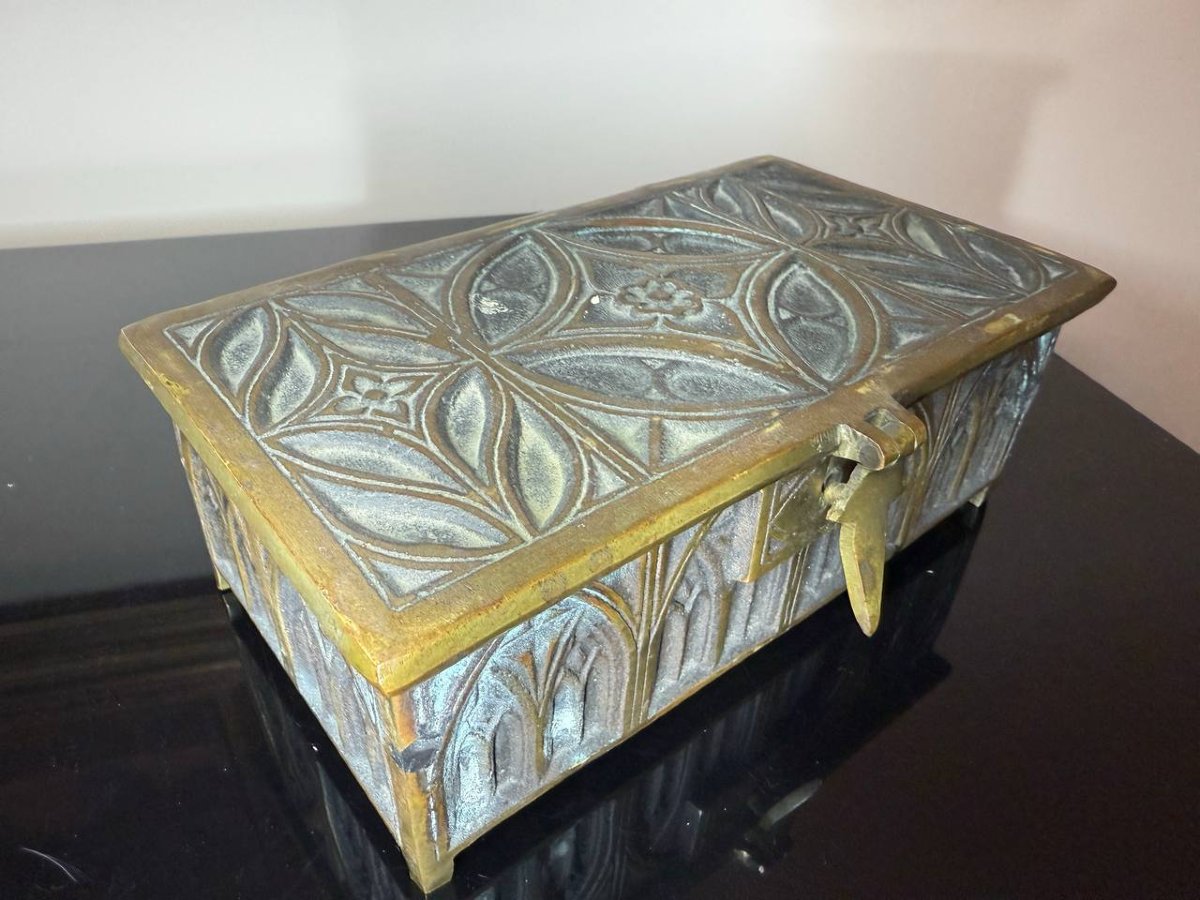 Boîte en bronze de style néo-gothique circa 1900-photo-1
