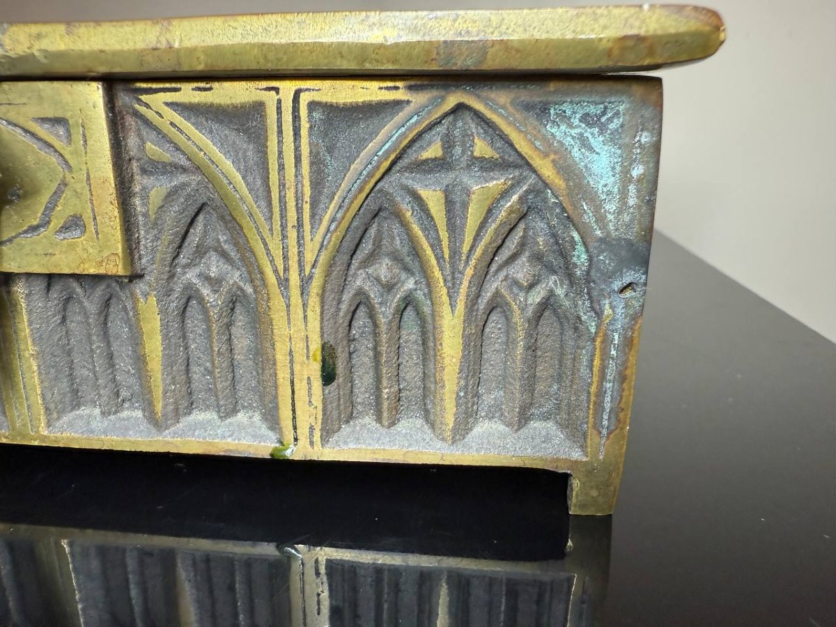 Boîte en bronze de style néo-gothique circa 1900-photo-2