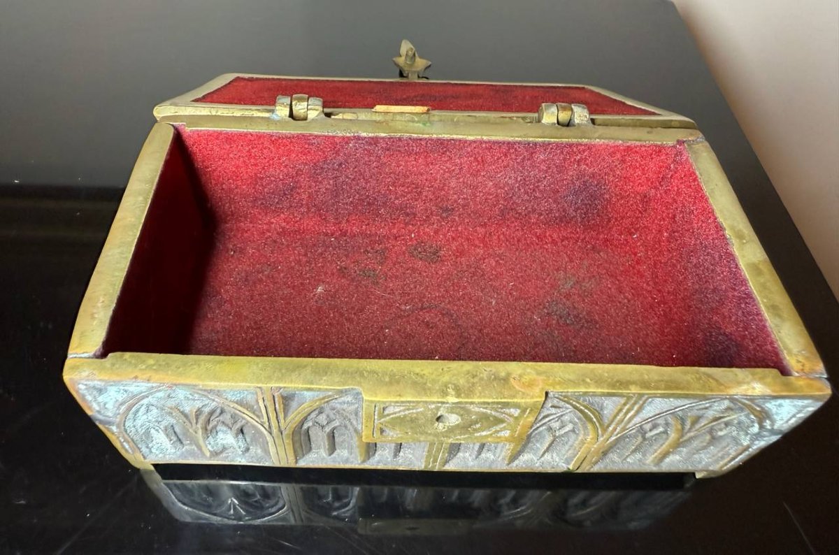 Boîte en bronze de style néo-gothique circa 1900-photo-4