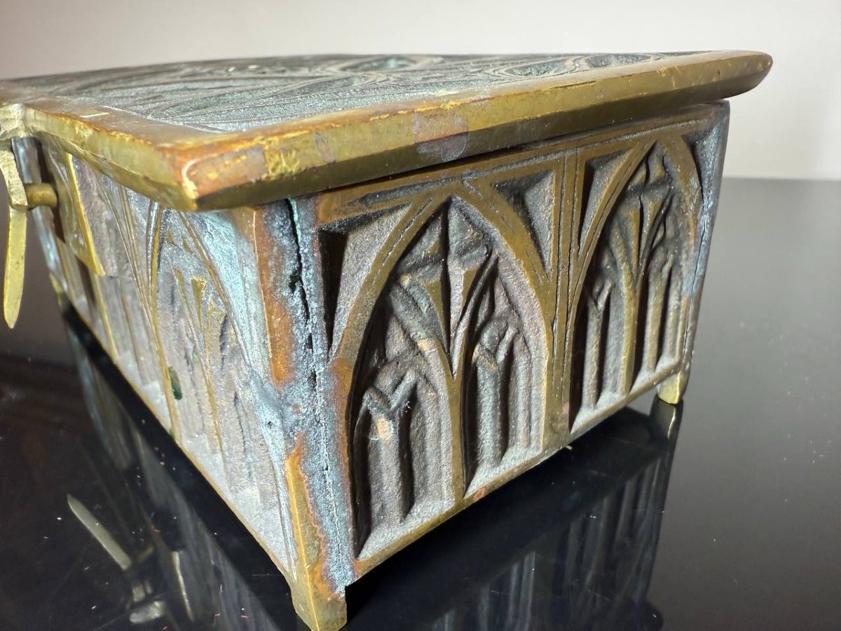Boîte en bronze de style néo-gothique circa 1900-photo-7