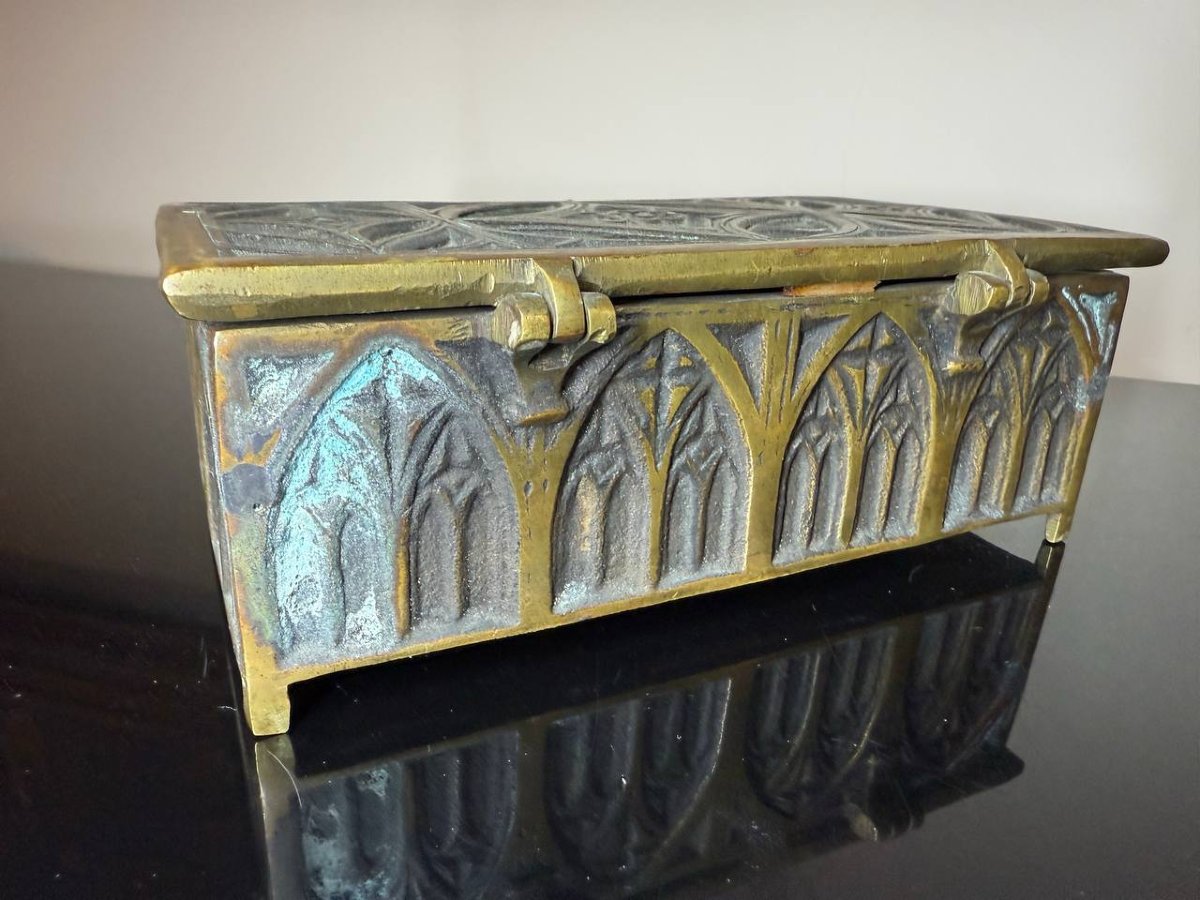 Boîte en bronze de style néo-gothique circa 1900-photo-8