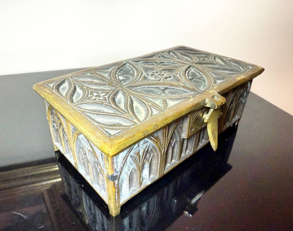 Boîte en bronze de style néo-gothique circa 1900