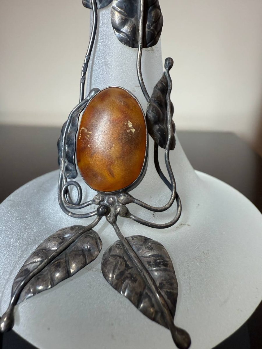 Vase en verre dépoli orné d'argent massif et d'un d'ambre-photo-4