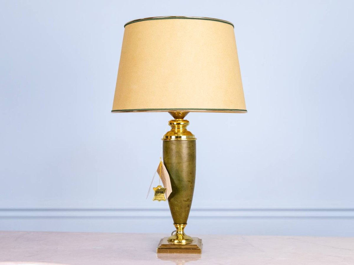 LAMPE EN CUIR ET MÉTAL DORÉ MAISON LE DAUPHIN 1970