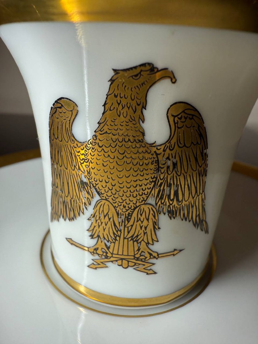 Tasse et sous tasse  en porcelaine Limoges , décor Aigle Impérial-photo-1