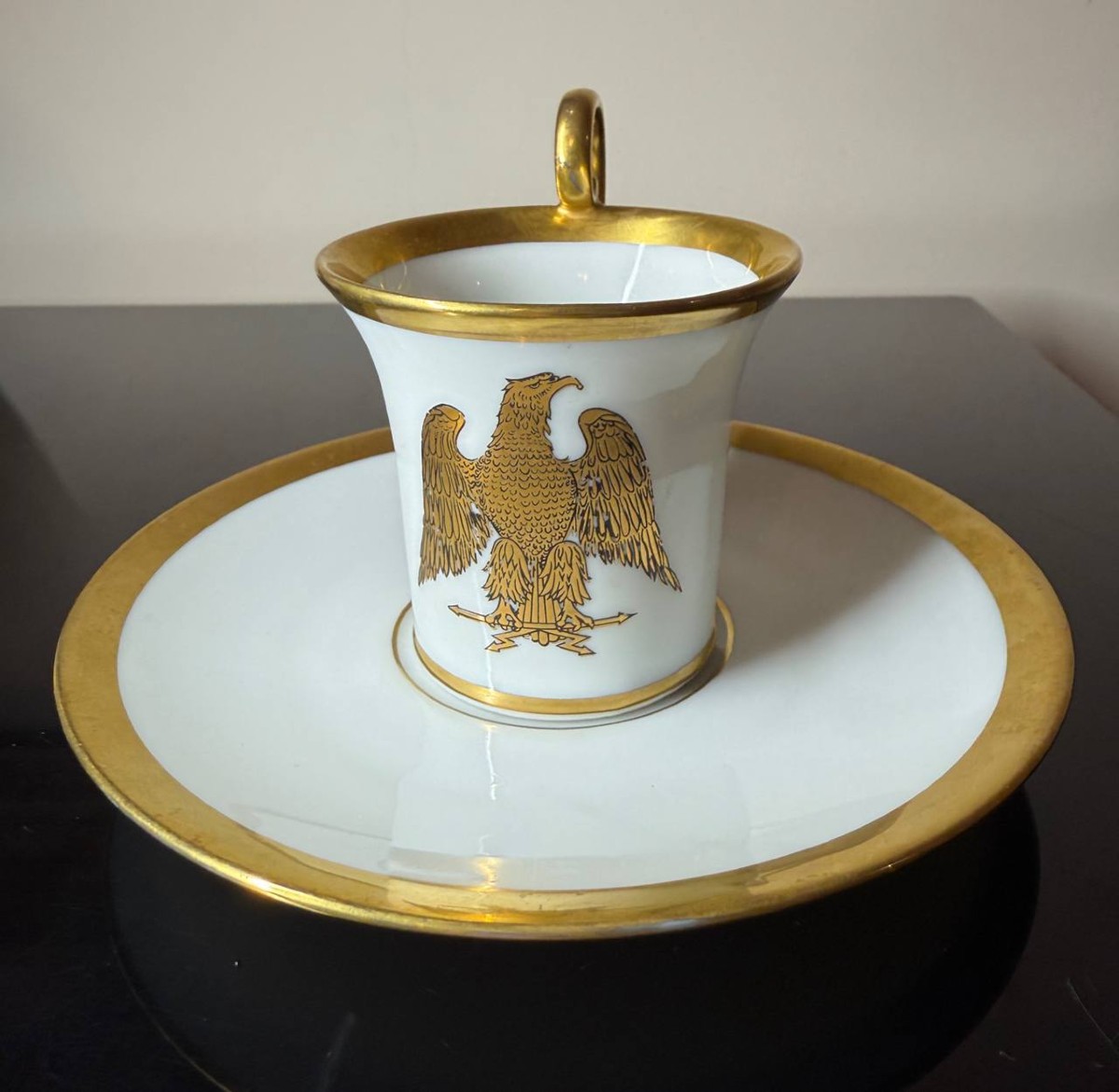 Tasse et sous tasse  en porcelaine Limoges , décor Aigle Impérial