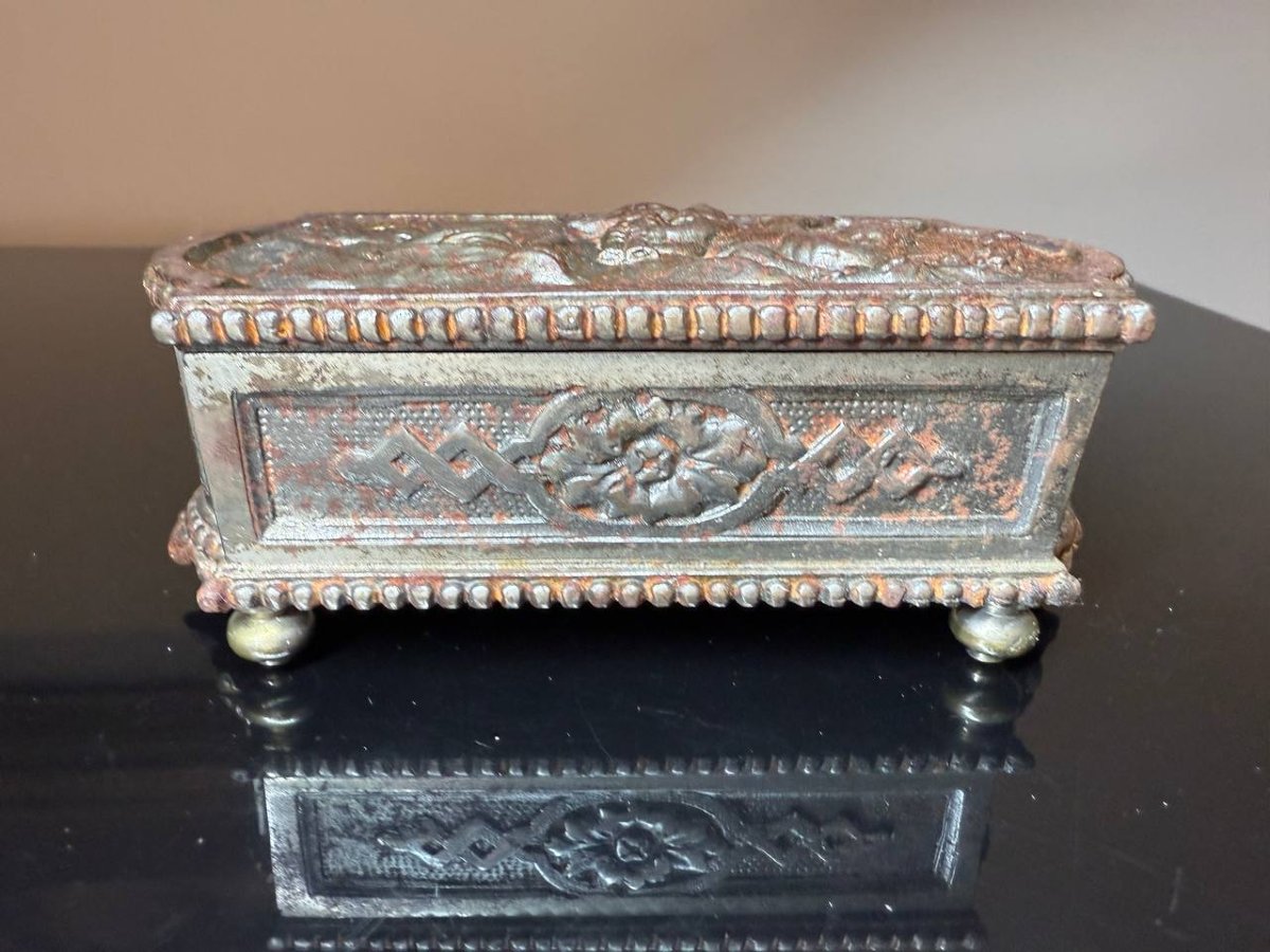 Antique Box Or Small Jewelry Box With Embossed Decoration Of Cherubs.-photo-4