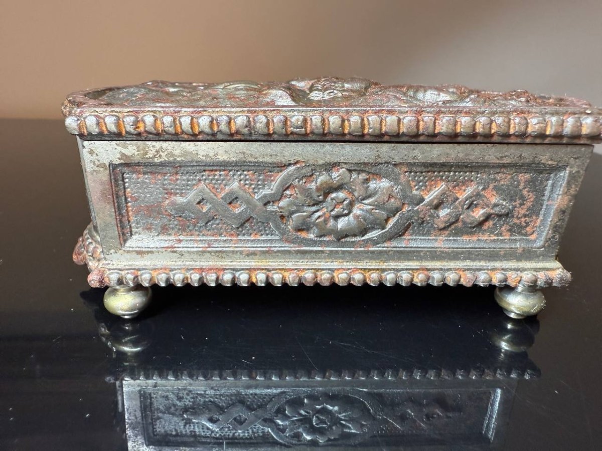 Antique Box Or Small Jewelry Box With Embossed Decoration Of Cherubs.-photo-1