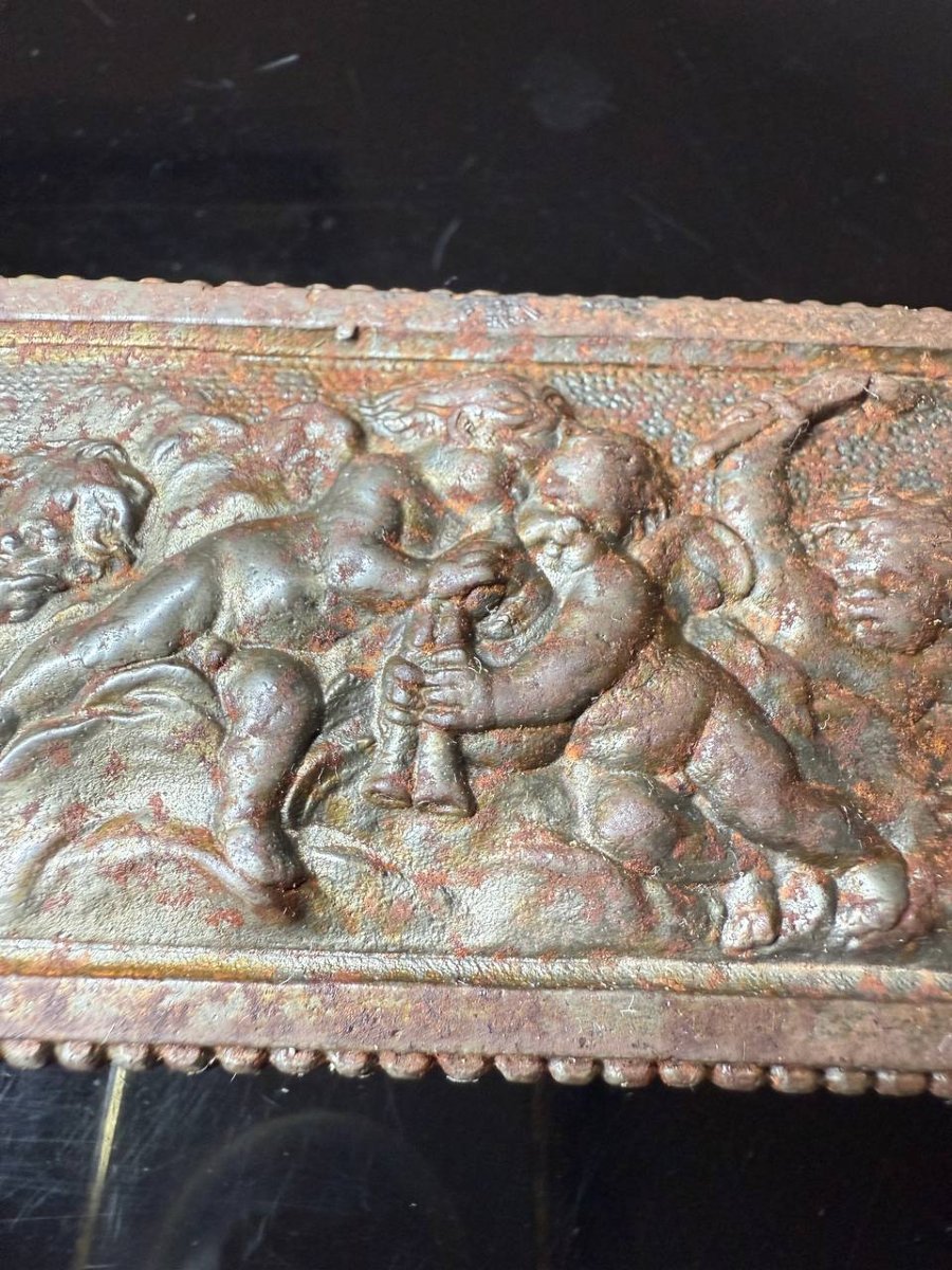 Antique Box Or Small Jewelry Box With Embossed Decoration Of Cherubs.-photo-2