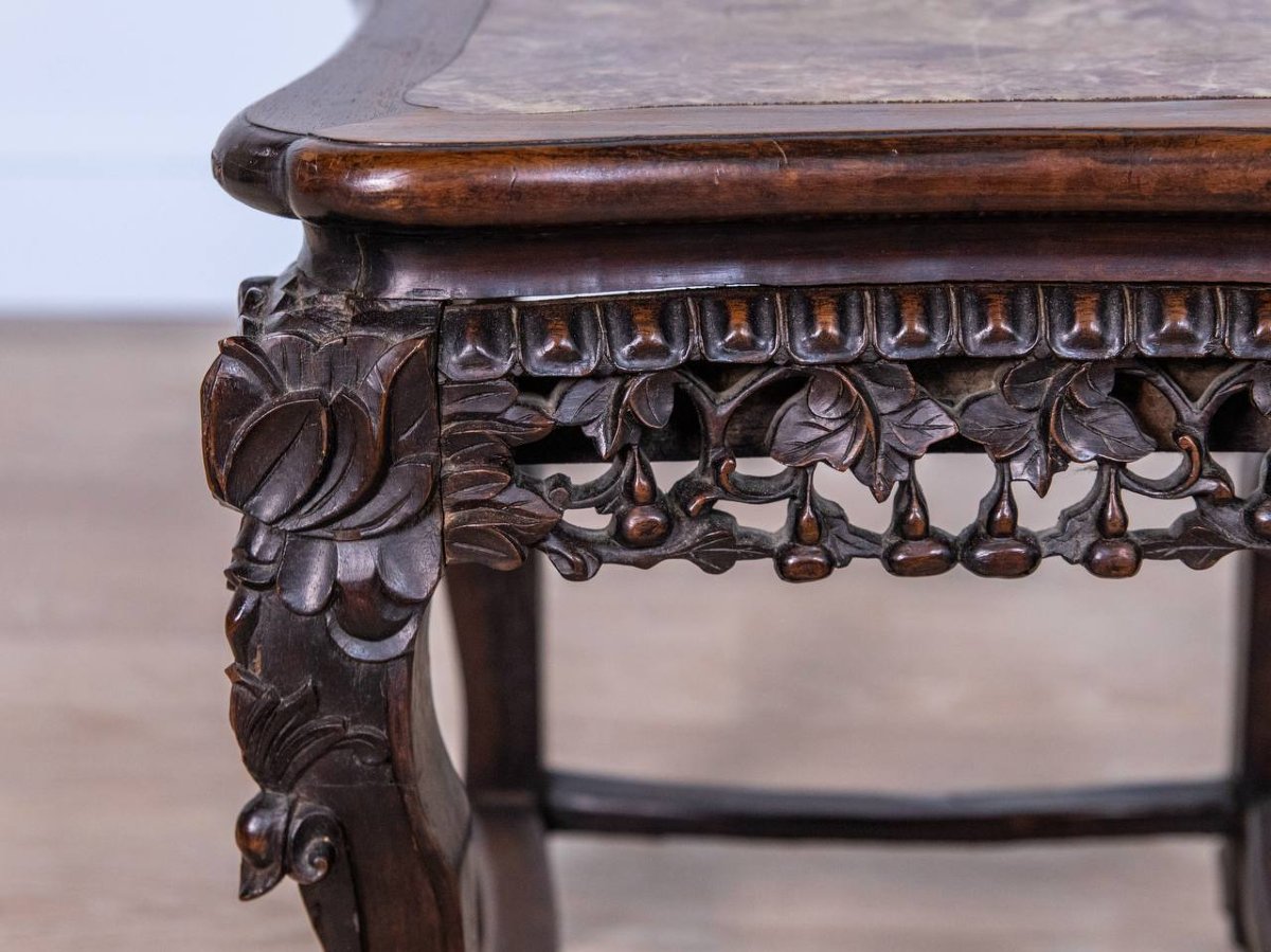 Table d'appoint chinoise en bois sculpté avec plateau en marbre incrusté-photo-2