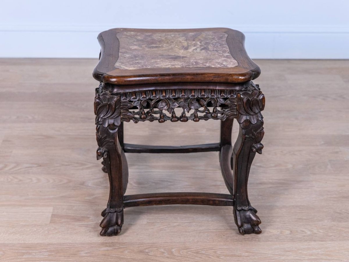 Table d'appoint chinoise en bois sculpté avec plateau en marbre incrusté-photo-2