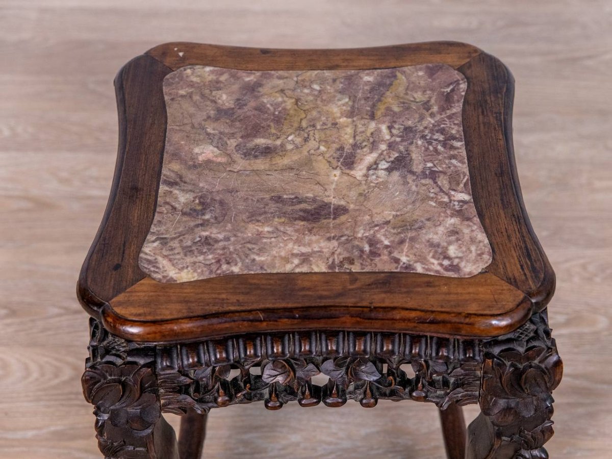 Table d'appoint chinoise en bois sculpté avec plateau en marbre incrusté-photo-3