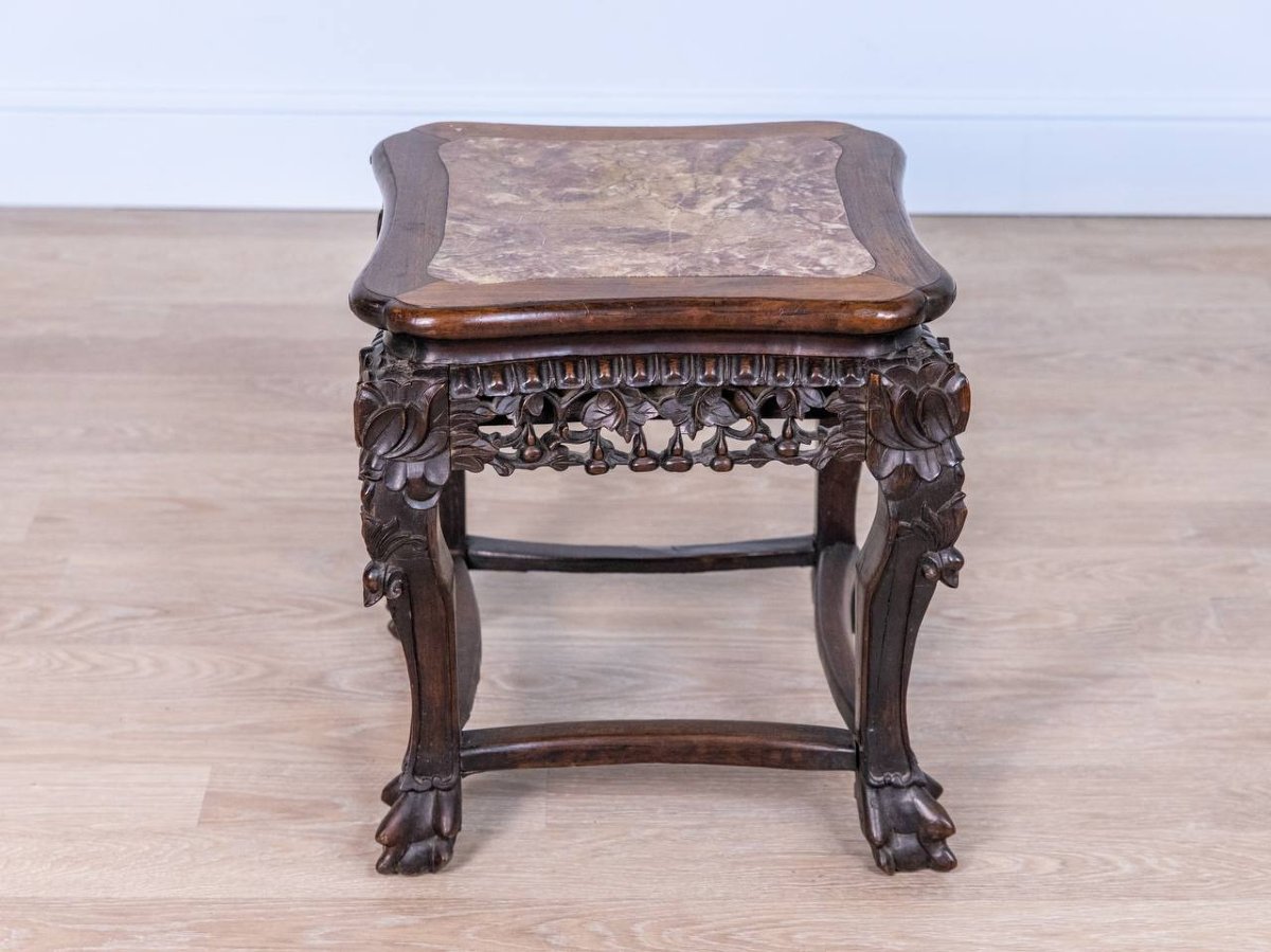Table d'appoint chinoise en bois sculpté avec plateau en marbre incrusté-photo-6