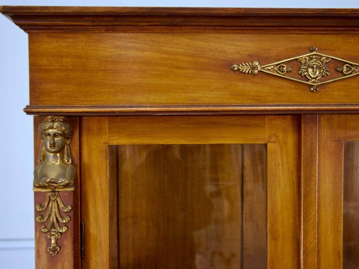 Empire-style Display Case With Griffins-photo-3