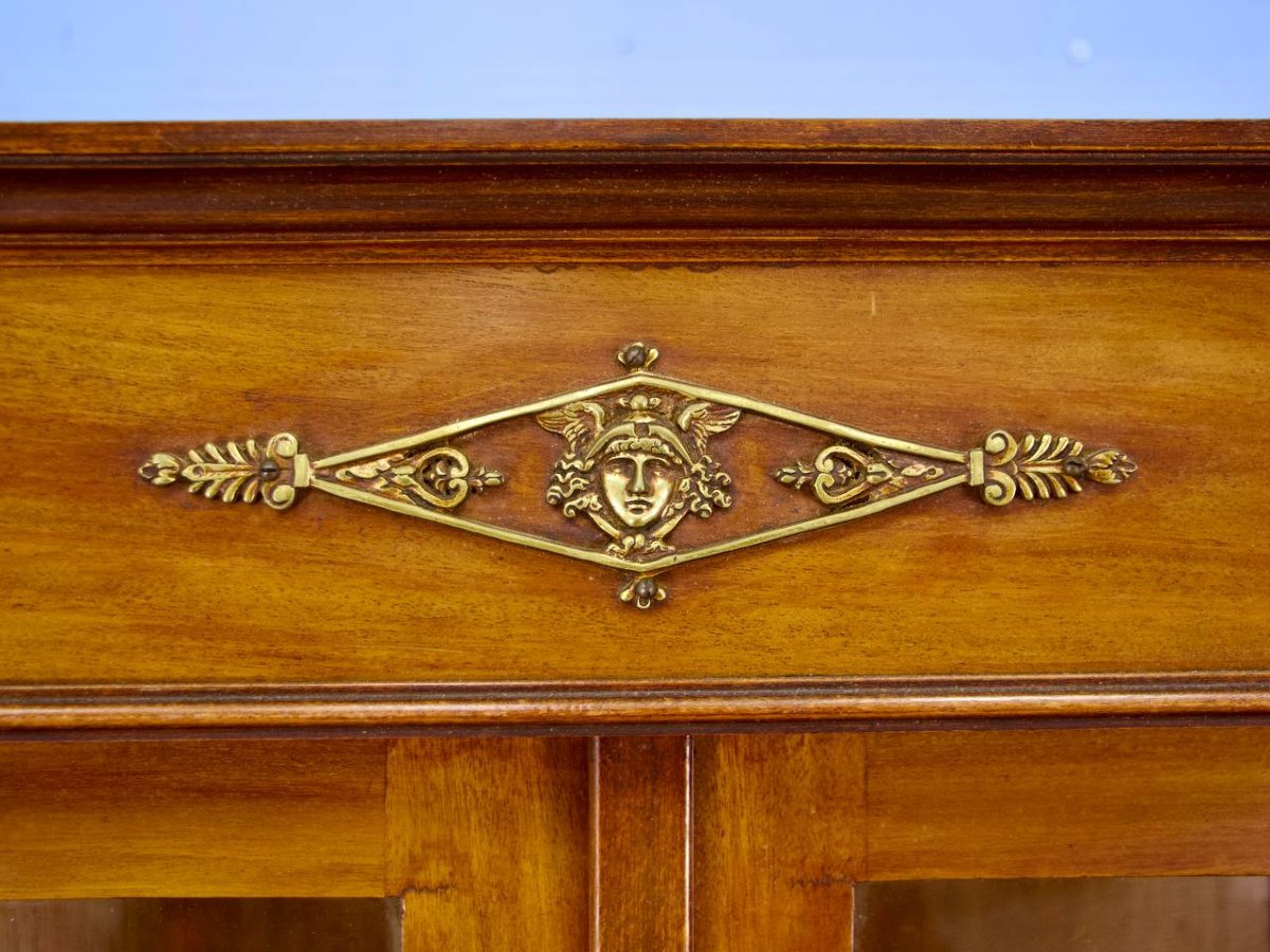 Empire-style Display Case With Griffins-photo-1