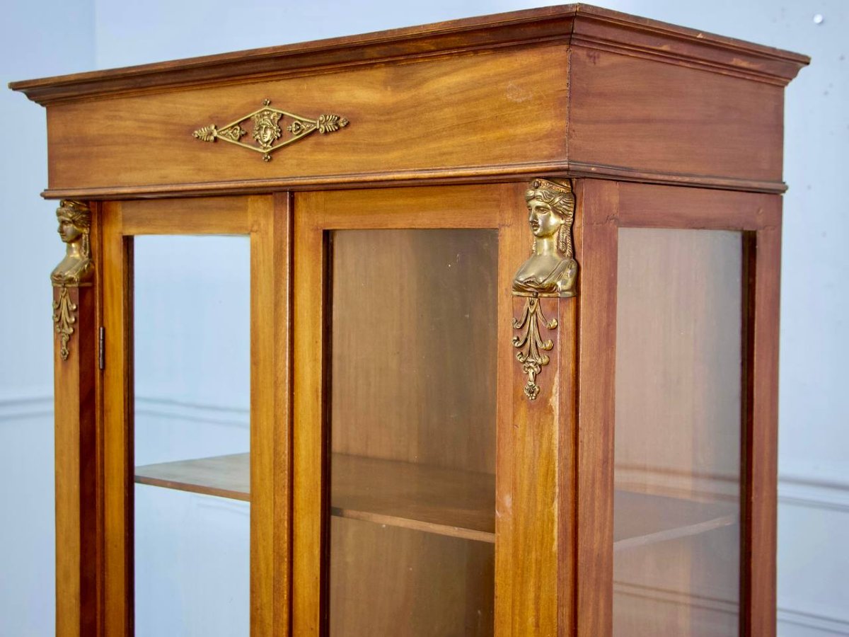 Empire-style Display Case With Griffins-photo-2