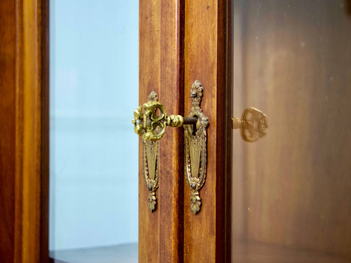 Empire-style Display Case With Griffins-photo-3