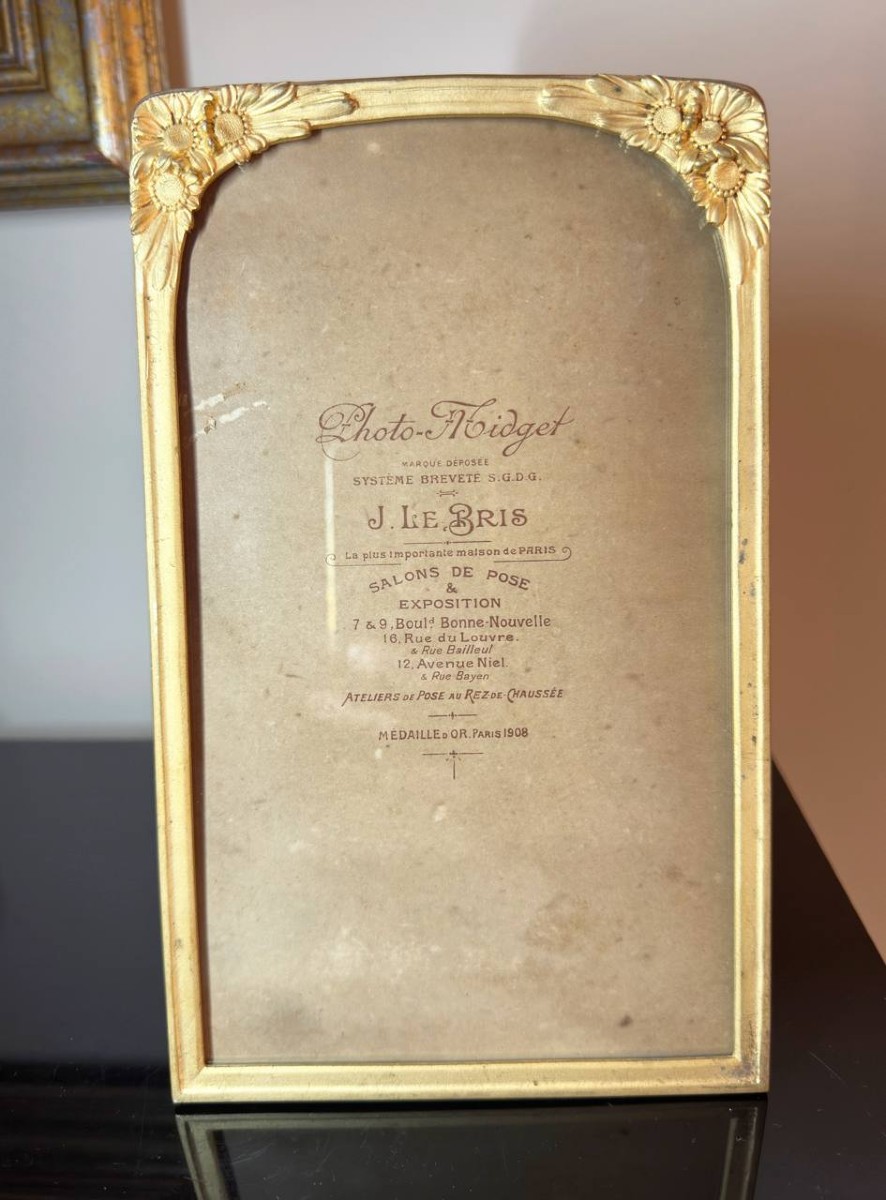 Cadre-photo ART NOUVEAU ,  EN BRONZE modèle « Marguerite », signé