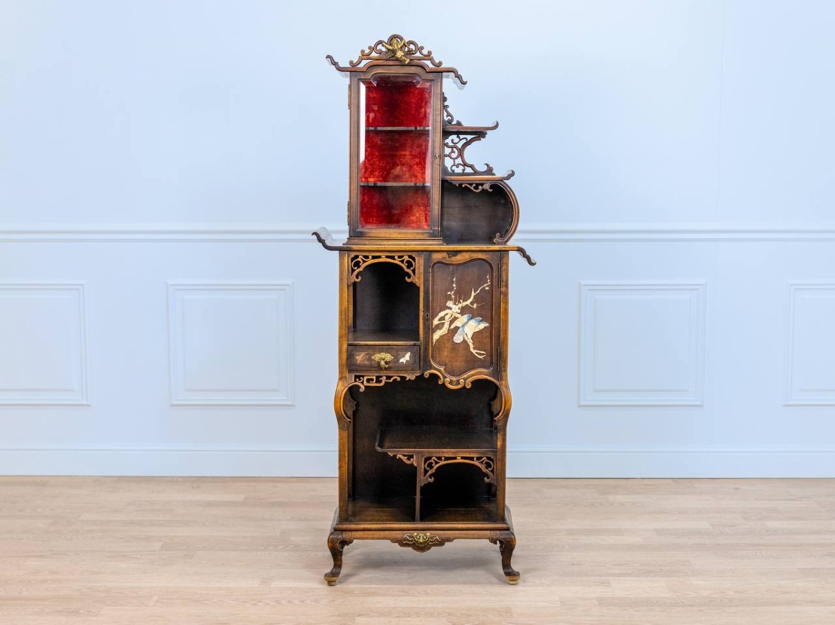 Attribué à Gabriel Viardot (1830-1906), Meuble vitrine.