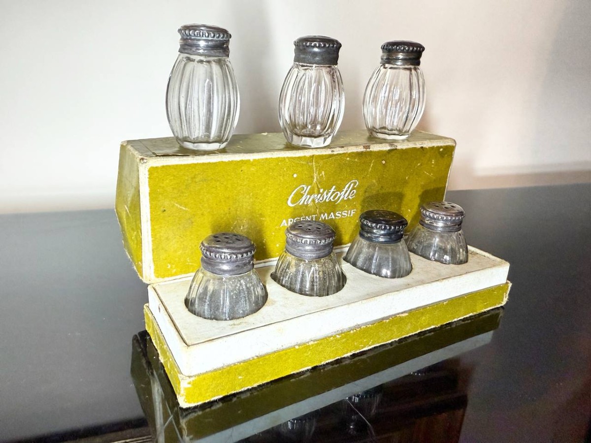 Christofle 7 salières cristal et argent massif.