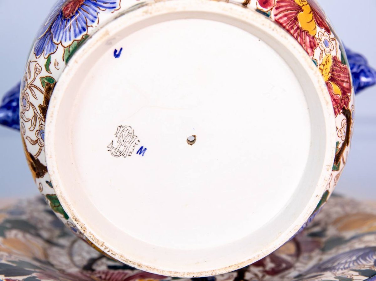 Céramique DE LA MANUFACTURE DE GIEN AU DÉCOR PEINT MAIN AUX PIVOINES.-photo-3
