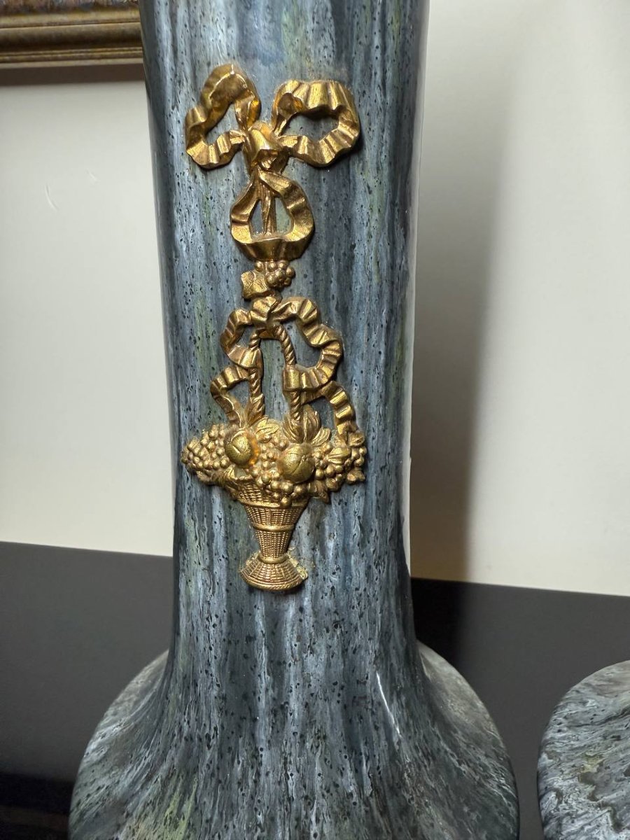 Dans le goût de Sèvres, paire de vases en céramique émaillé-photo-4